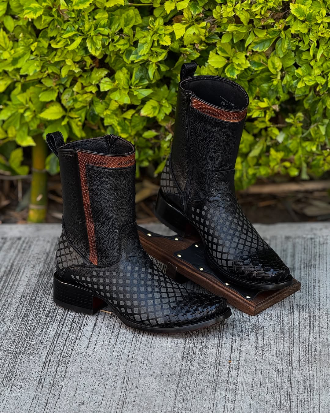 🔥New arrivals🔥Hand-woven leather zip-up cowboy boots