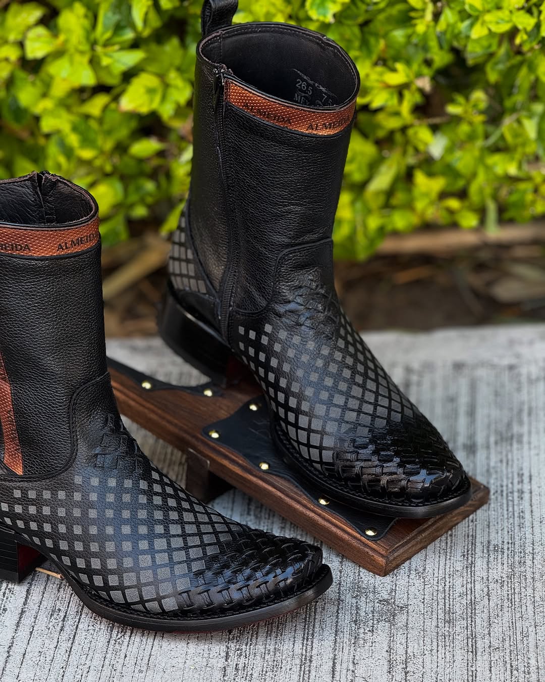 🔥New arrivals🔥Hand-woven leather zip-up cowboy boots
