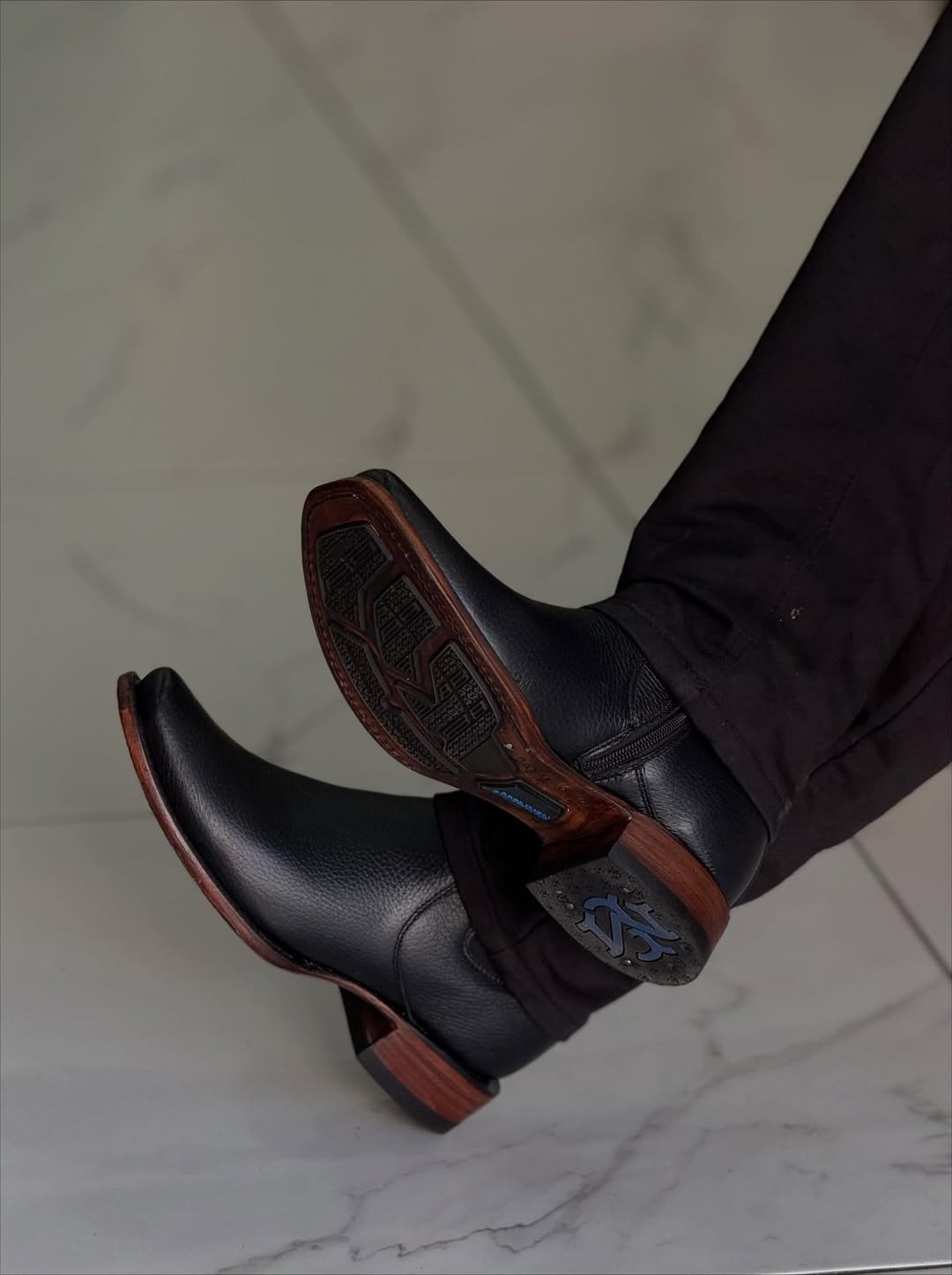 Men's Black Narrow-toe Cowboy Boots