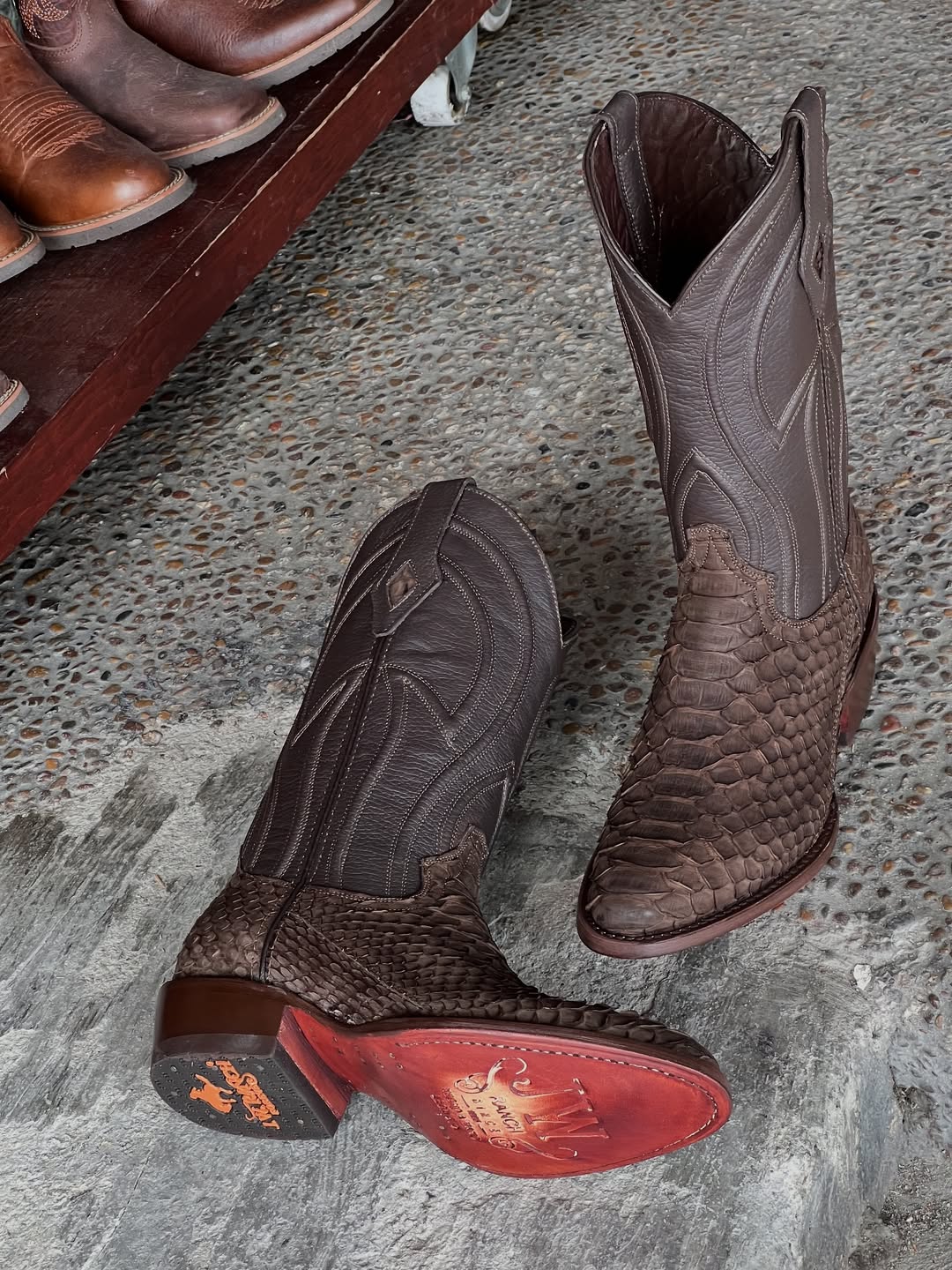 Men's Alligator Leather Oval Toe Cowboy Boots