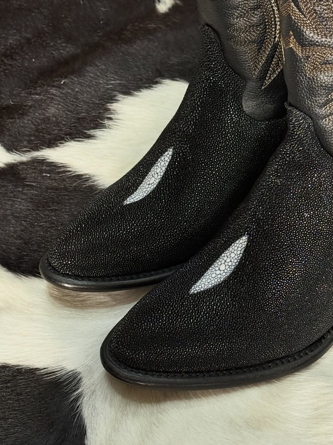 Men's Oval Stingray Cowboy Boots