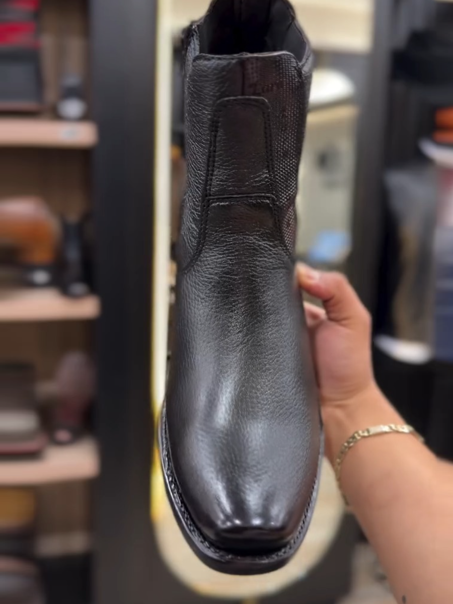 Black Narrow-Toe Leather Cowboy Boots