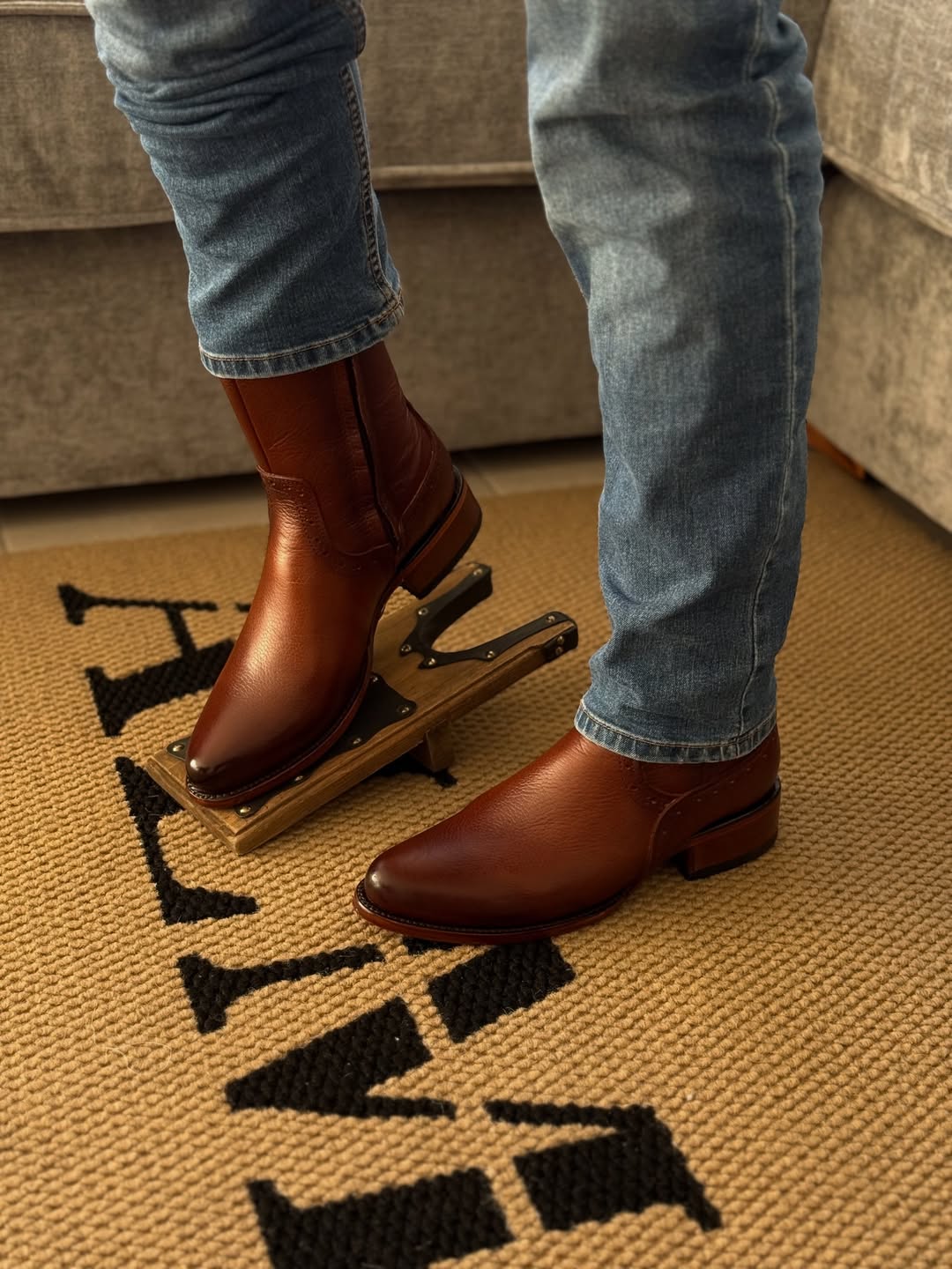 Men's Brown Oval Toe Cowboy Boots