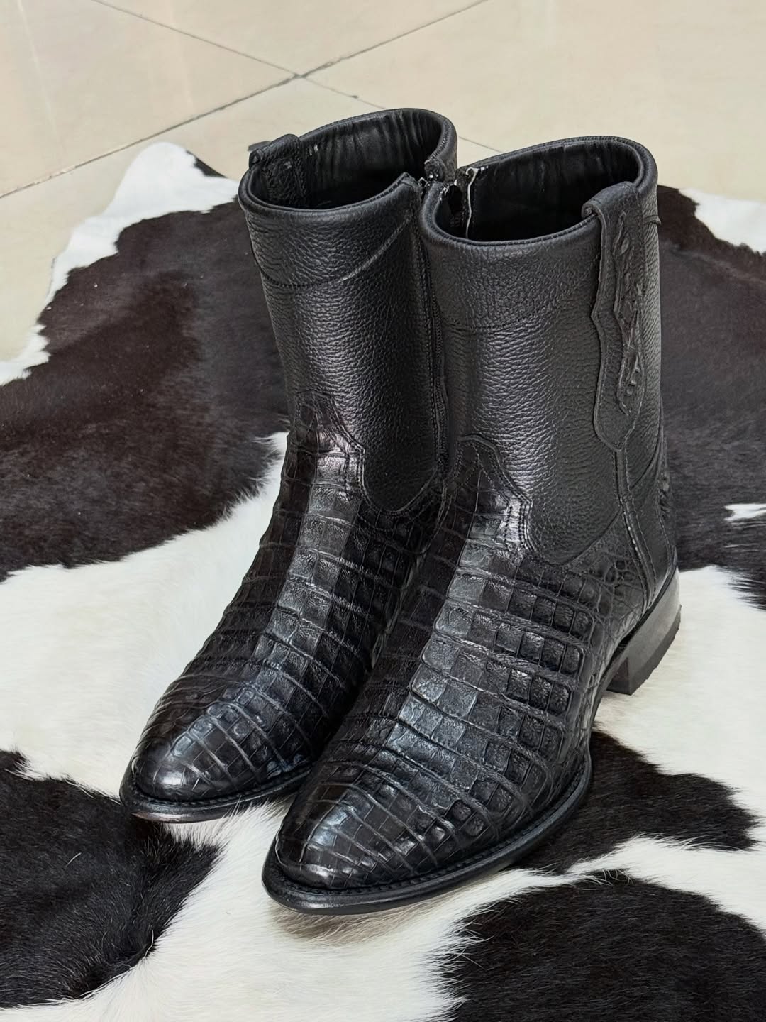 Men's Black Crocodile Cowboy Boots