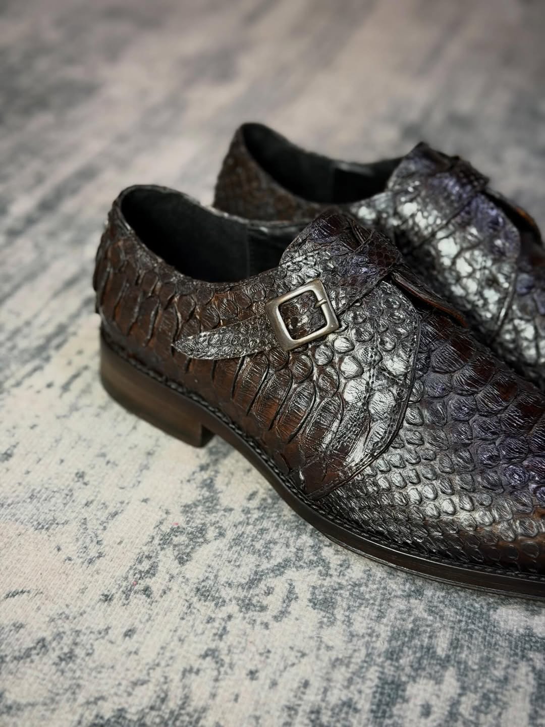 Men's Handcrafted Crocodile Texture Single Monk Strap Oxfords