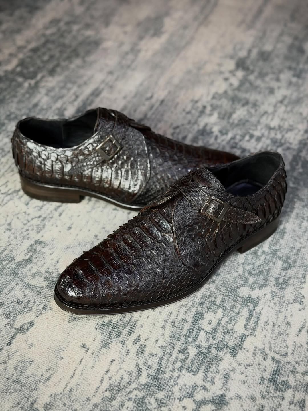 Men's Handcrafted Crocodile Texture Single Monk Strap Oxfords