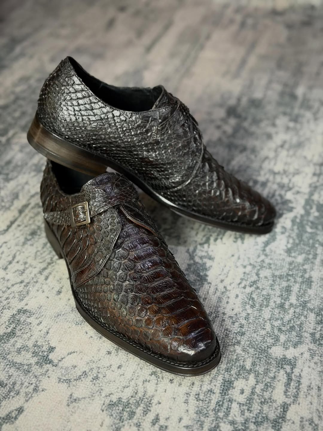 Men's Handcrafted Crocodile Texture Single Monk Strap Oxfords